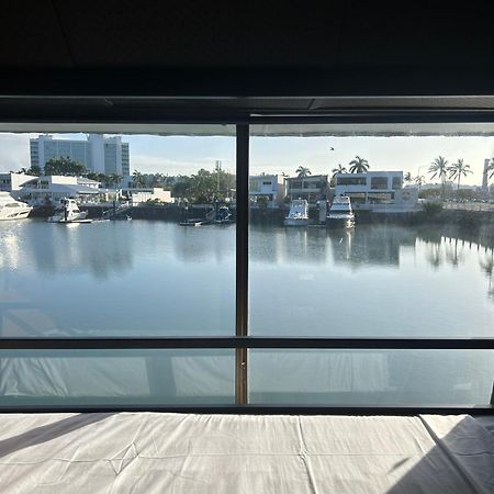 The Pier Pods On The Water- 50M From Townsville Bus Terminal And Ferry Terminal- Passport Id Requried Exterior foto