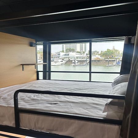 The Pier Pods On The Water- 50M From Townsville Bus Terminal And Ferry Terminal- Passport Id Requried Exterior foto