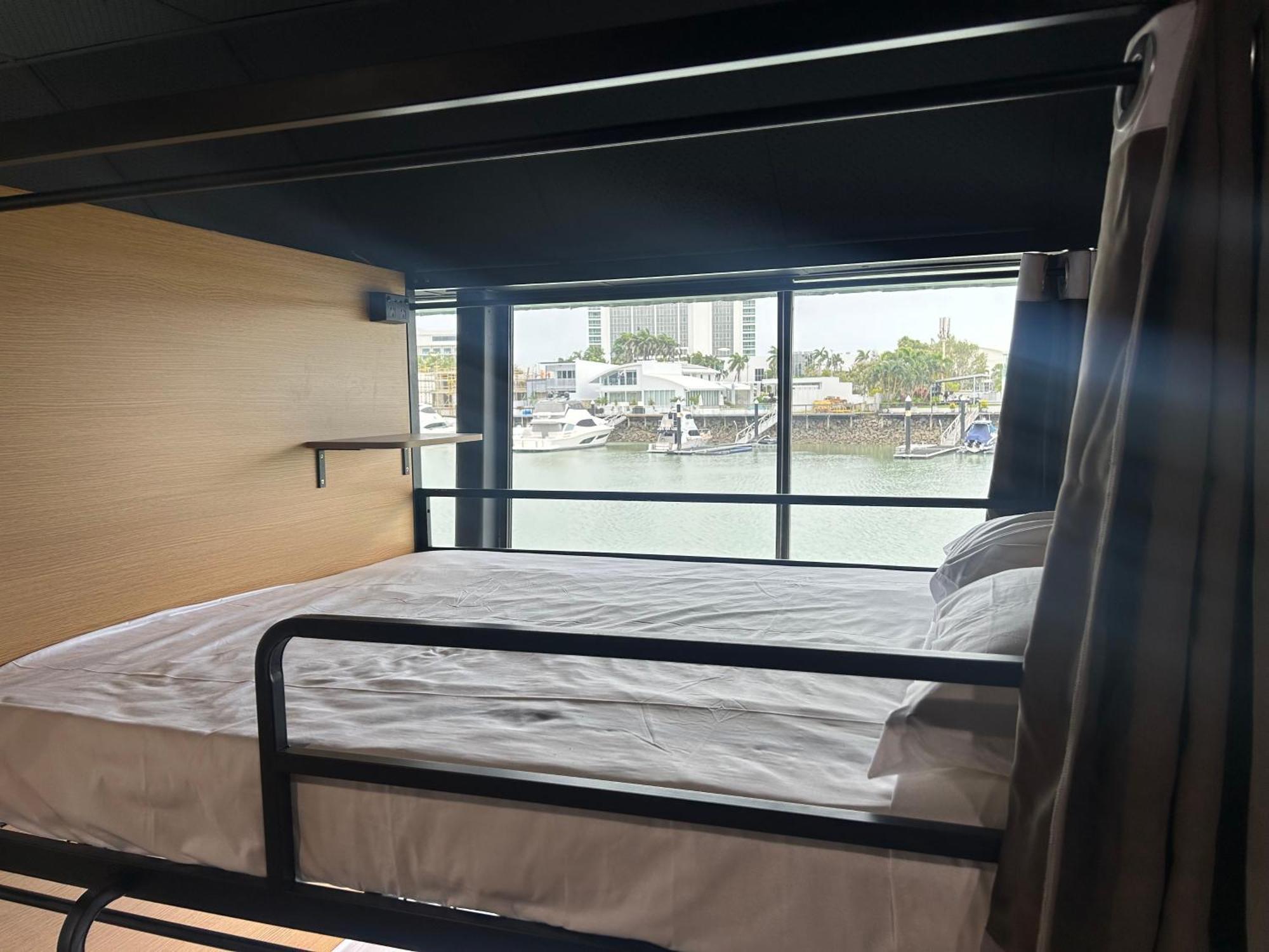 The Pier Pods On The Water- 50M From Townsville Bus Terminal And Ferry Terminal- Passport Id Requried Exterior foto