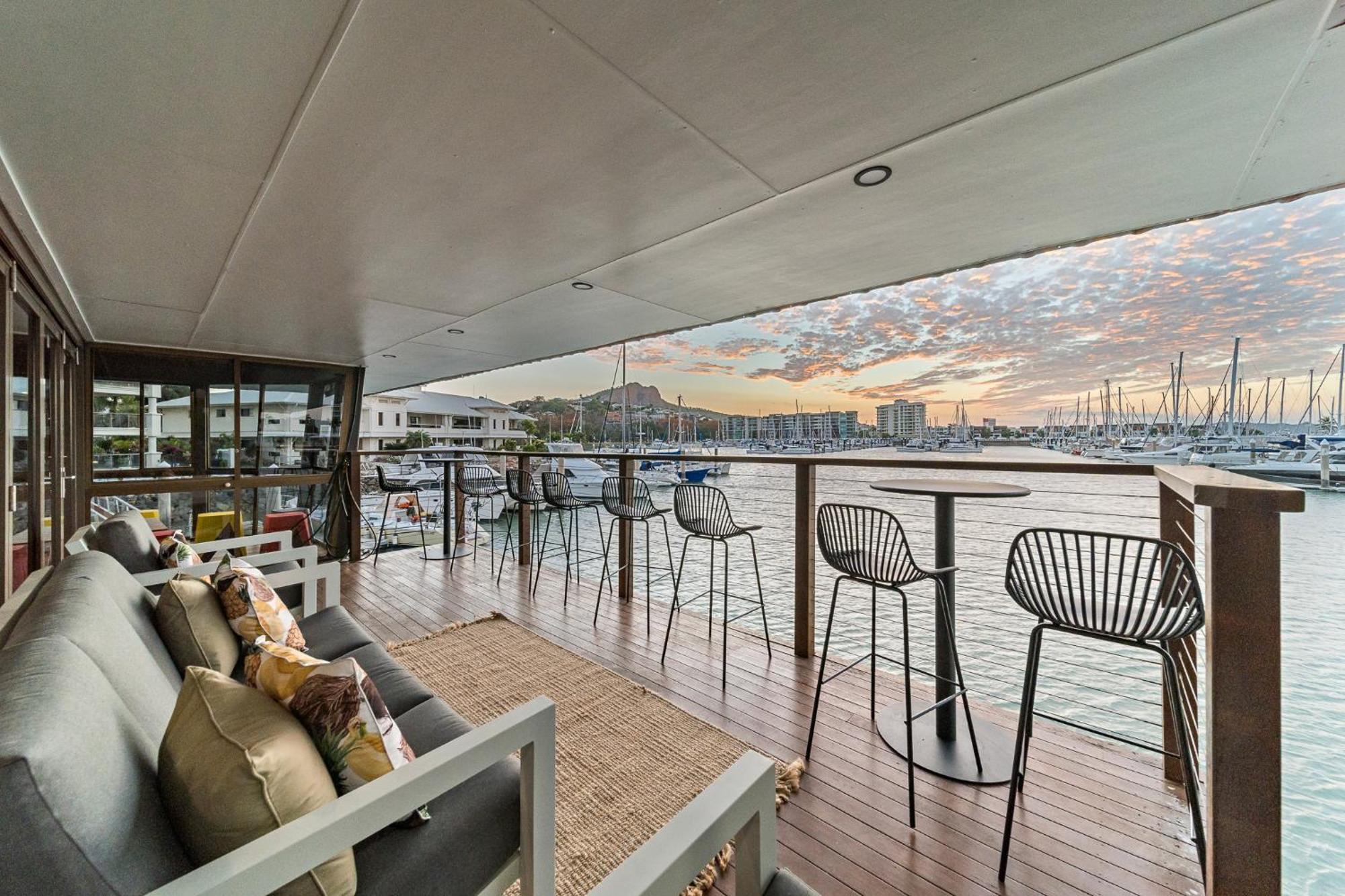 The Pier Pods On The Water- 50M From Townsville Bus Terminal And Ferry Terminal- Passport Id Requried Exterior foto