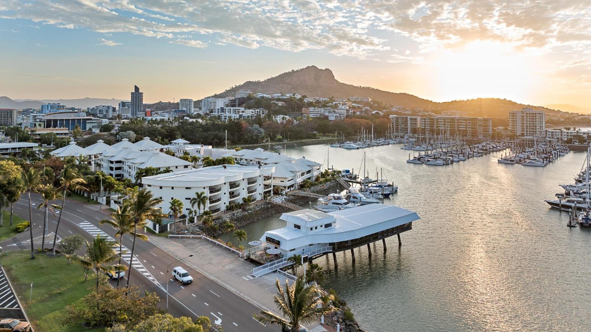 The Pier Pods On The Water- 50M From Townsville Bus Terminal And Ferry Terminal- Passport Id Requried Exterior foto