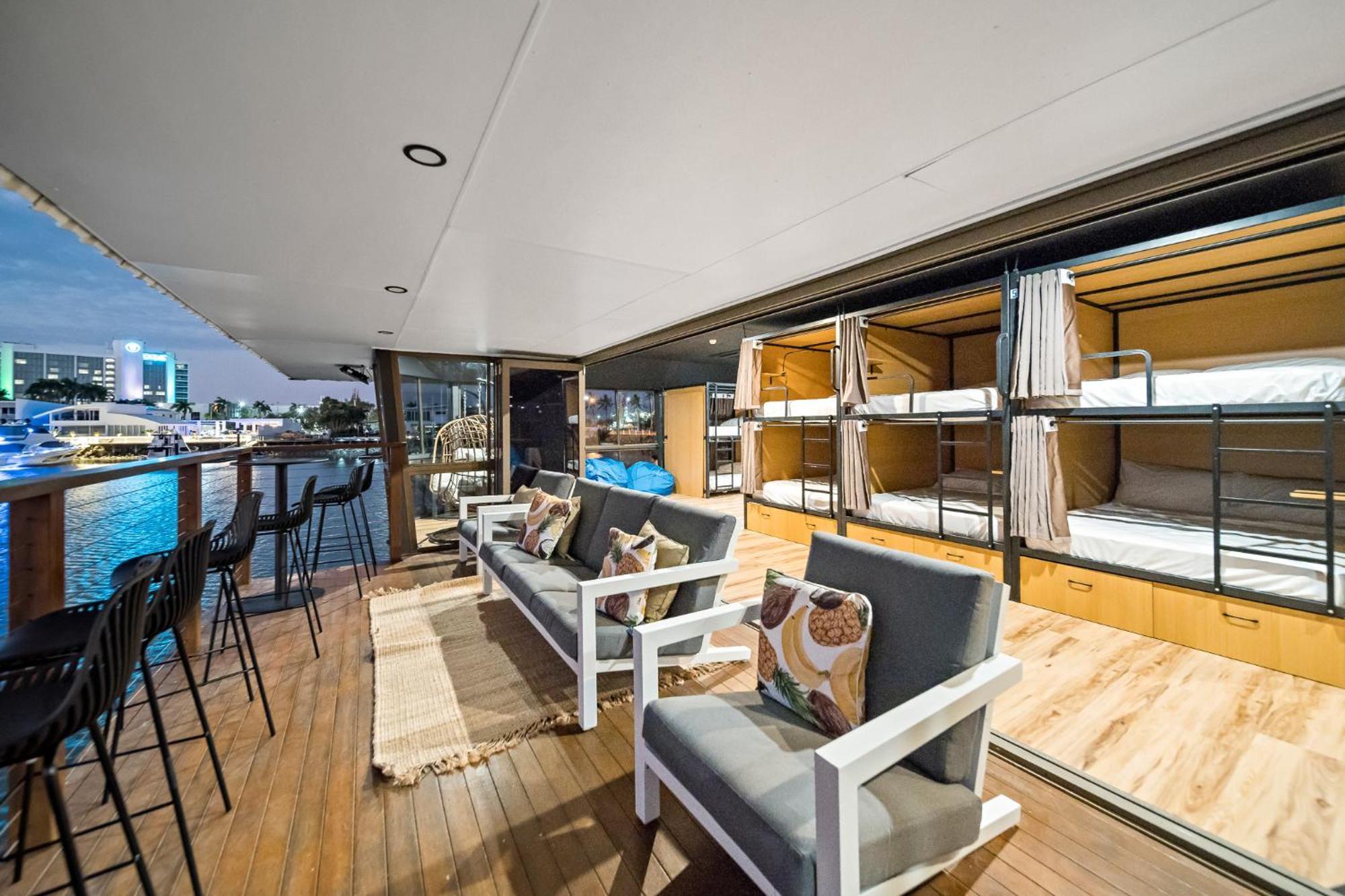 The Pier Pods On The Water- 50M From Townsville Bus Terminal And Ferry Terminal- Passport Id Requried Exterior foto