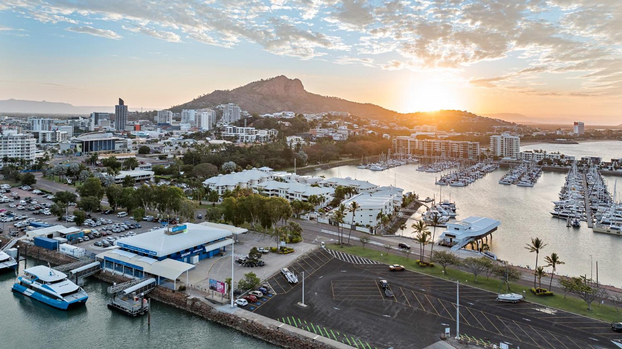 The Pier Pods On The Water- 50M From Townsville Bus Terminal And Ferry Terminal- Passport Id Requried Exterior foto