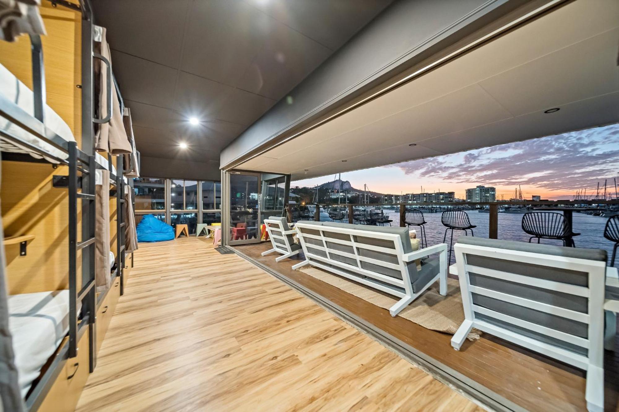 The Pier Pods On The Water- 50M From Townsville Bus Terminal And Ferry Terminal- Passport Id Requried Exterior foto